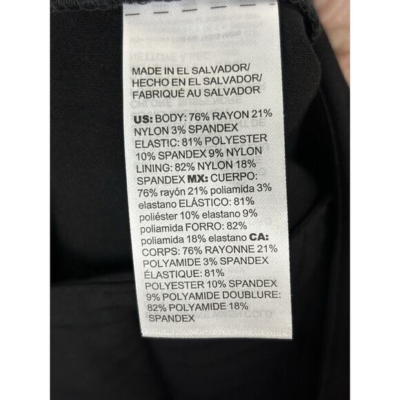 Chico's Stretch Pull On Cropped Pants Womens Size 1.5/US 10 Black Comfort Office - Picture 8 of 8